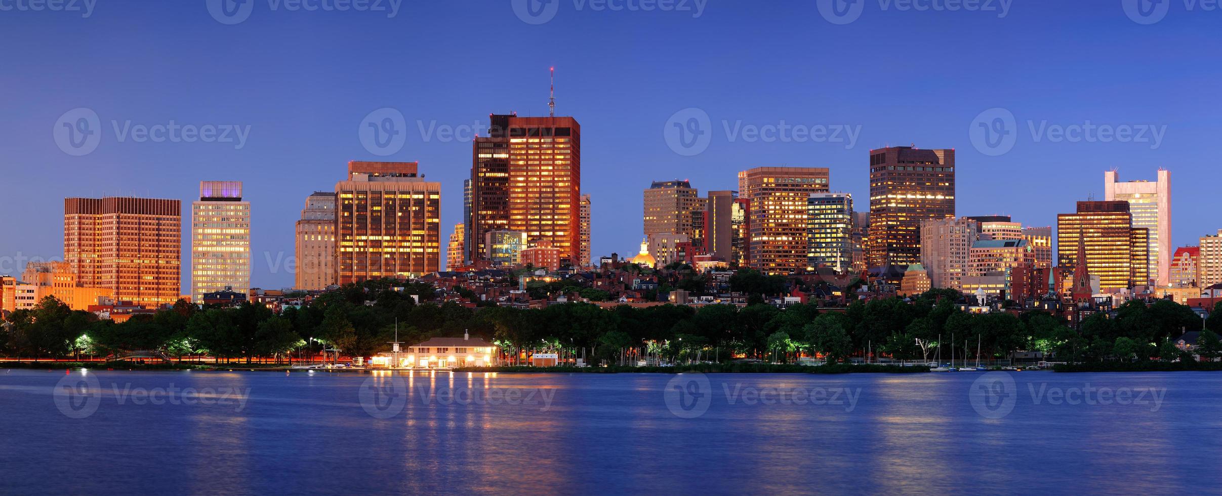 panorama da cena noturna de boston foto