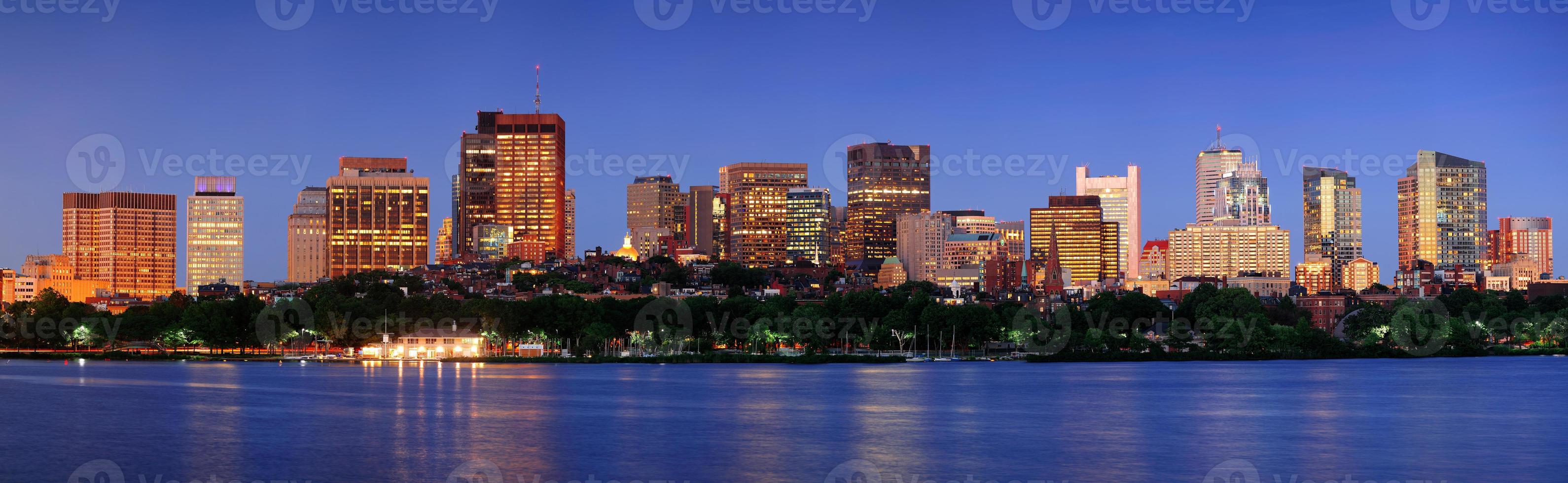 cidade de boston à noite foto