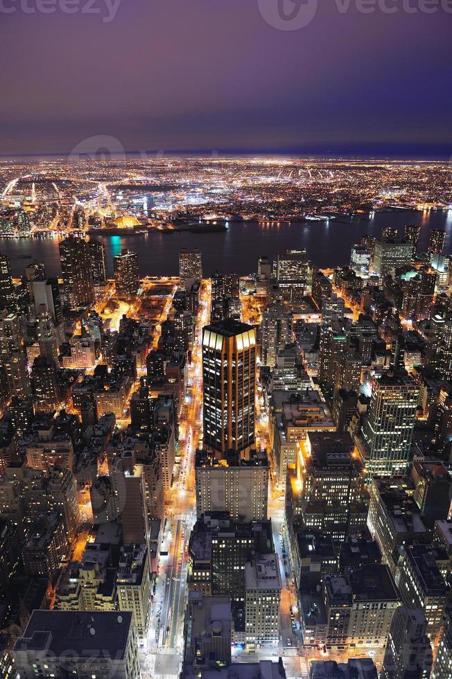 vista aérea do horizonte de manhattan cidade de nova york ao entardecer foto
