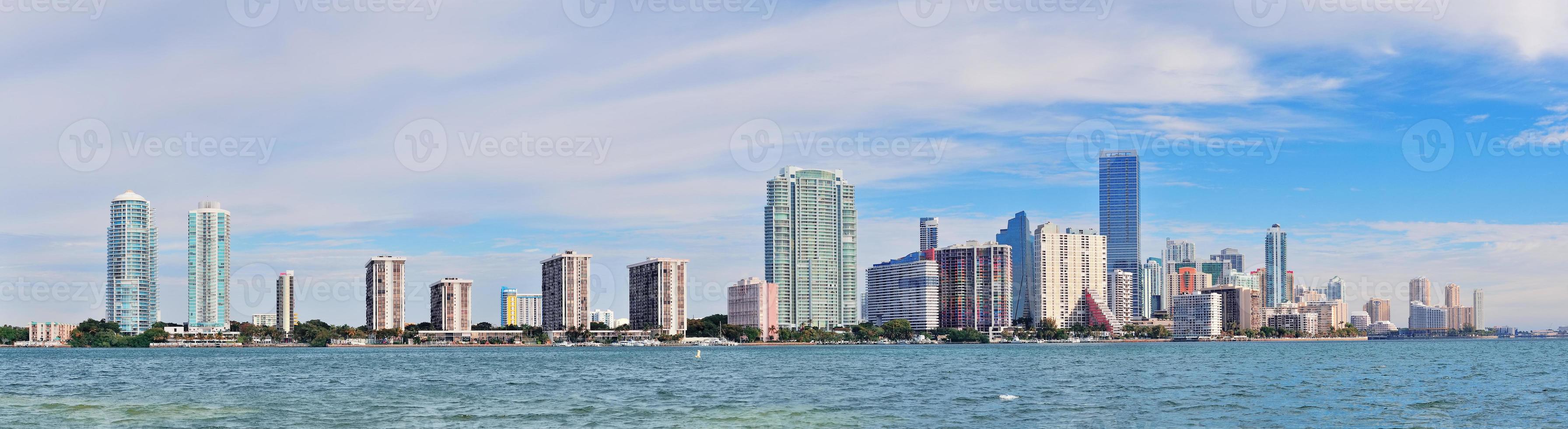 vista da orla do horizonte de miami foto