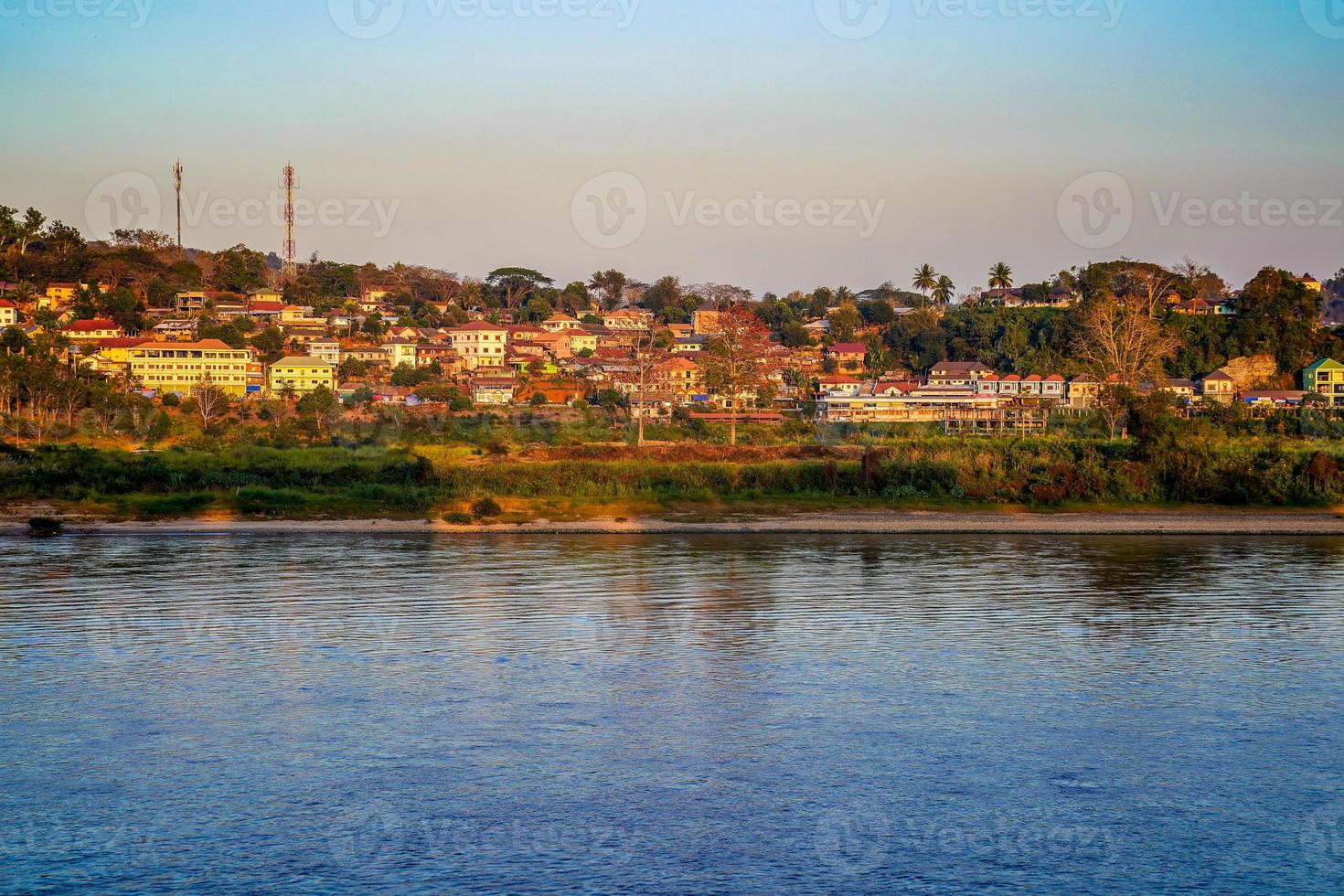 vale local do laos ao lado do rio khong no degrau da diferença de terra. foto