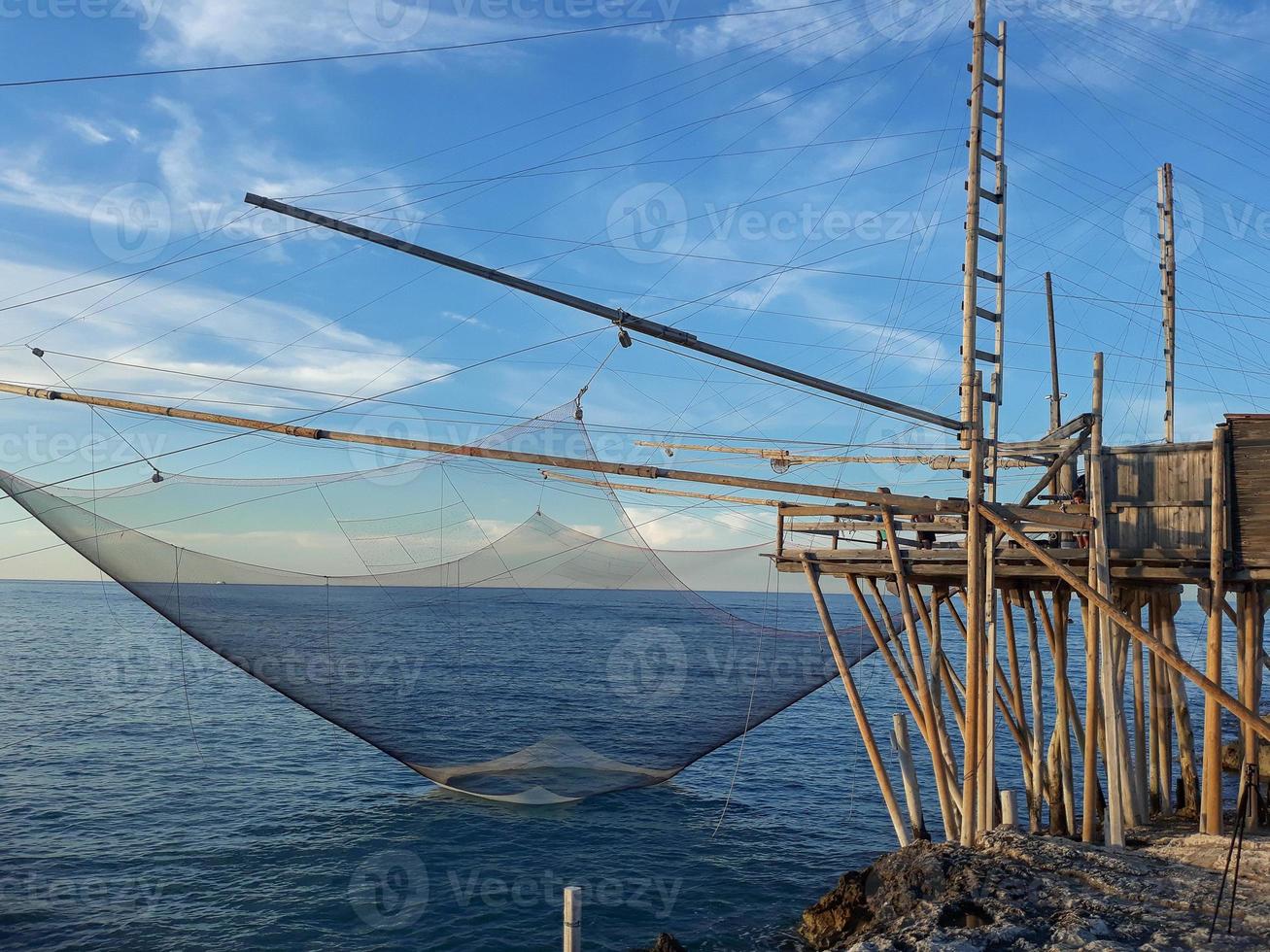 torre de pesca trabucco gargano em vieste foto