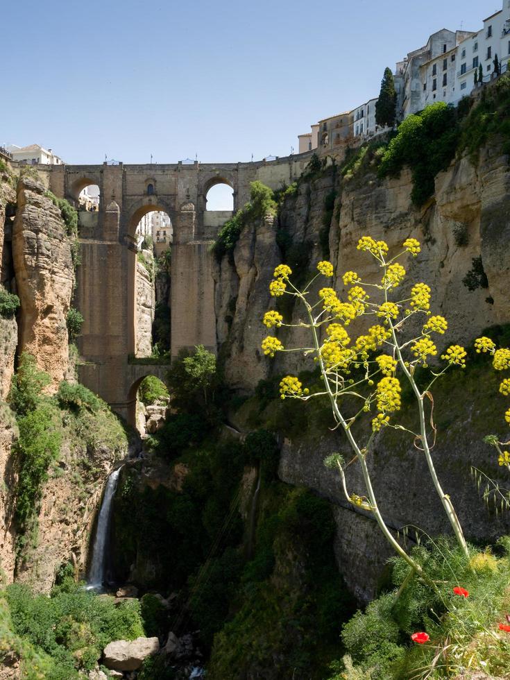 ronda, andalucia, espanha, 2014. vista da nova ponte em ronda espanha em 8 de maio de 2014 foto