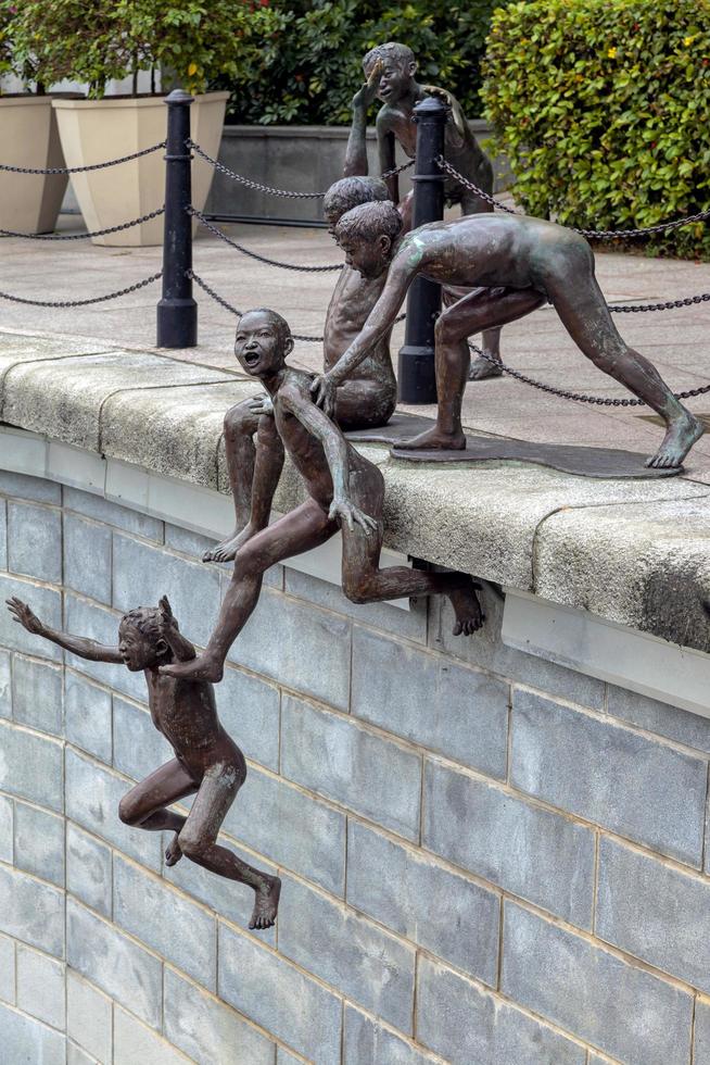 singapura, 2012. escultura de primeira geração de chong fah cheong foto