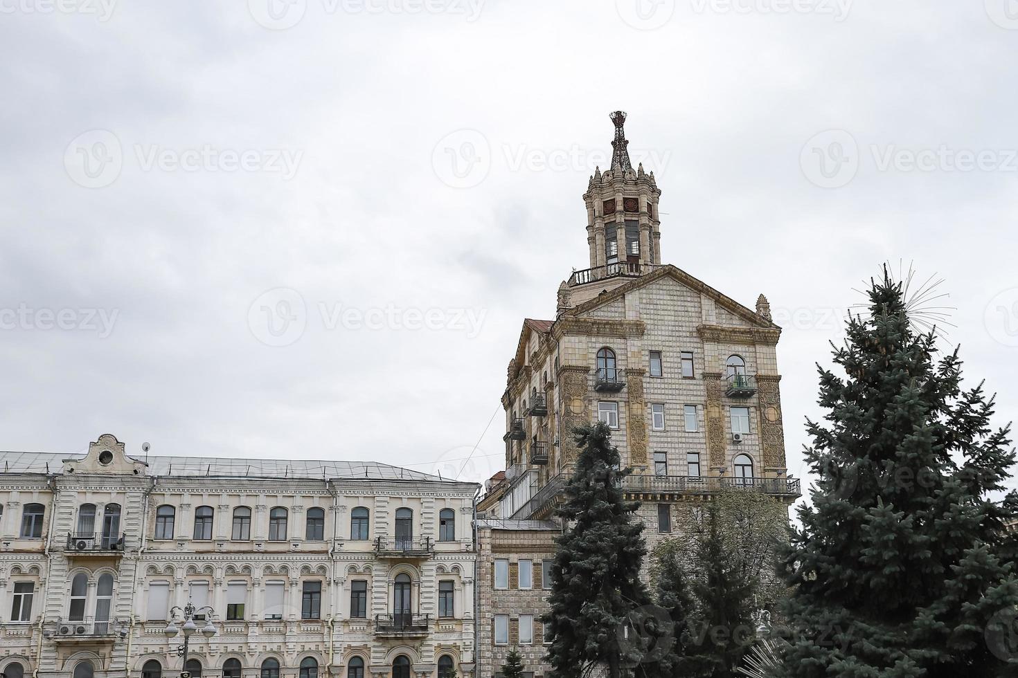 monumento da independência em maidan nezalezhnosti em kiev, ucrânia foto