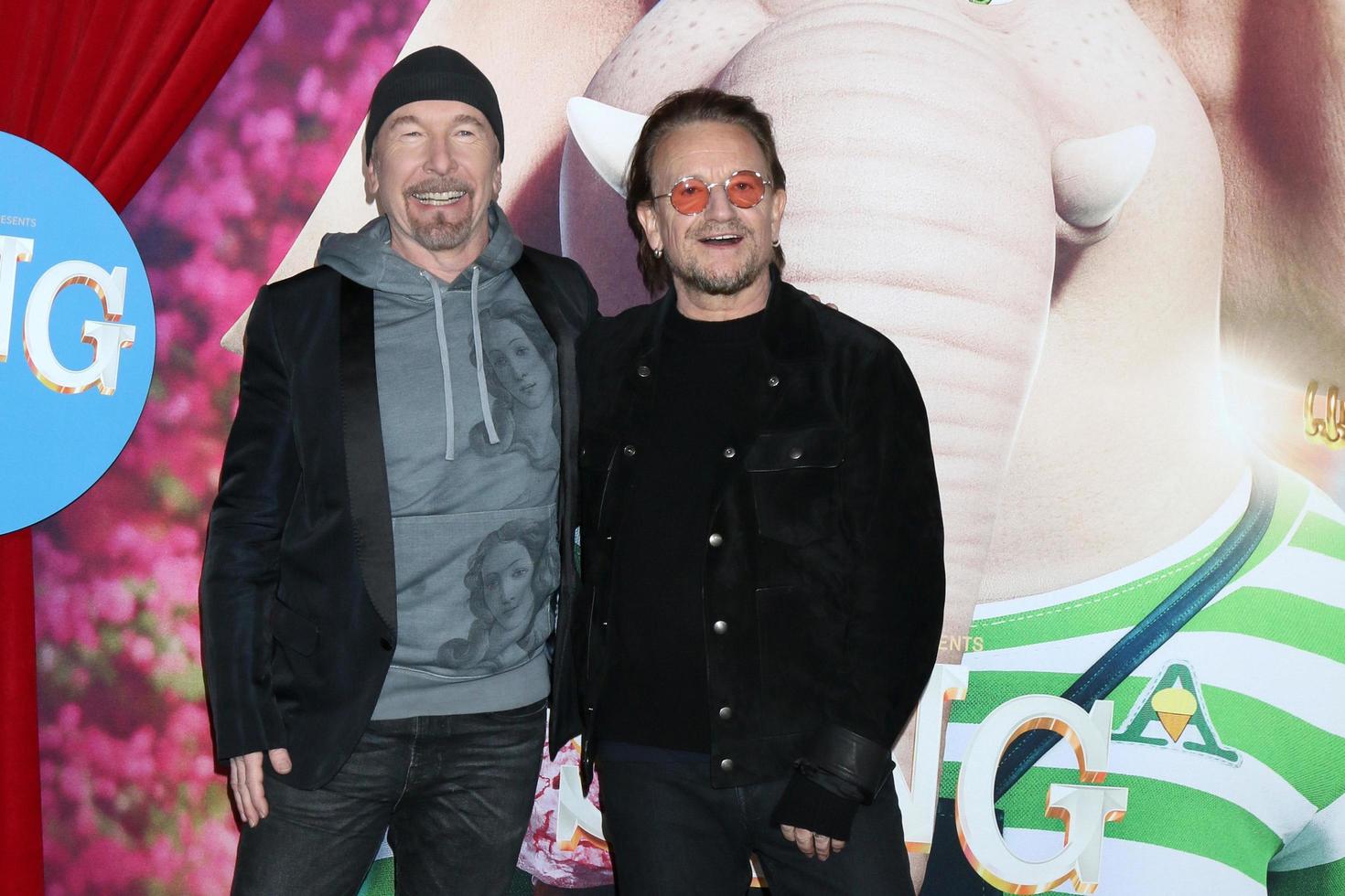 los angeles 12 de dezembro - the edge, bono na estréia do sing 2 no teatro grego em 12 de dezembro de 2021 em los angeles, ca foto