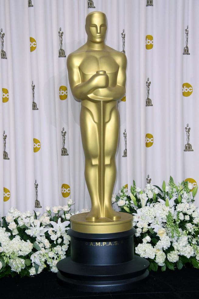 los angeles 26 de fevereiro - oscar chega ao 84th academy awards no hollywood and highland center em 26 de fevereiro de 2012 em los angeles, ca foto