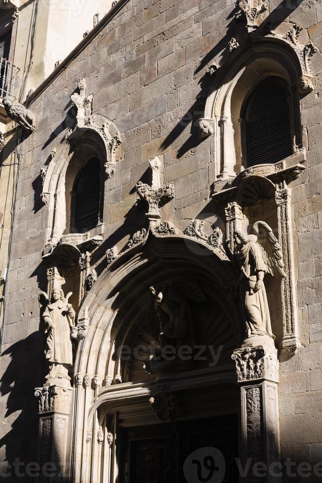 fachadas de edifícios de grande interesse arquitetônico na cidade de barcelona - espanha foto