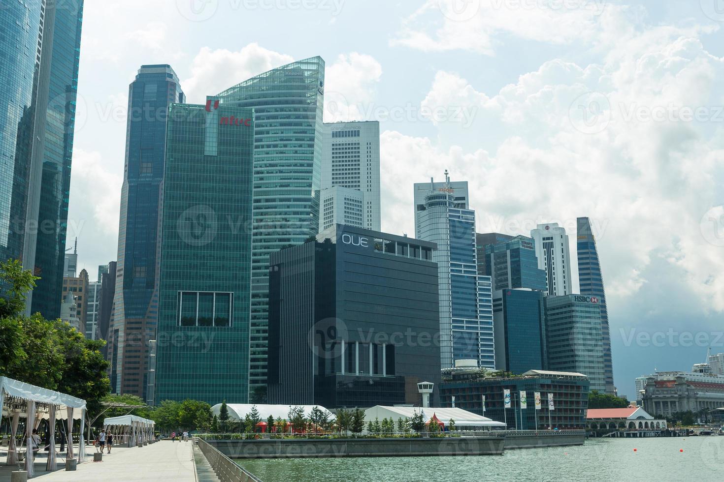 edifícios no horizonte de singapura foto