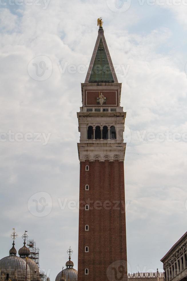 campanário de são marcos - campanile di san marco em italiano, a torre do sino da basílica de são marcos em veneza, itália. foto