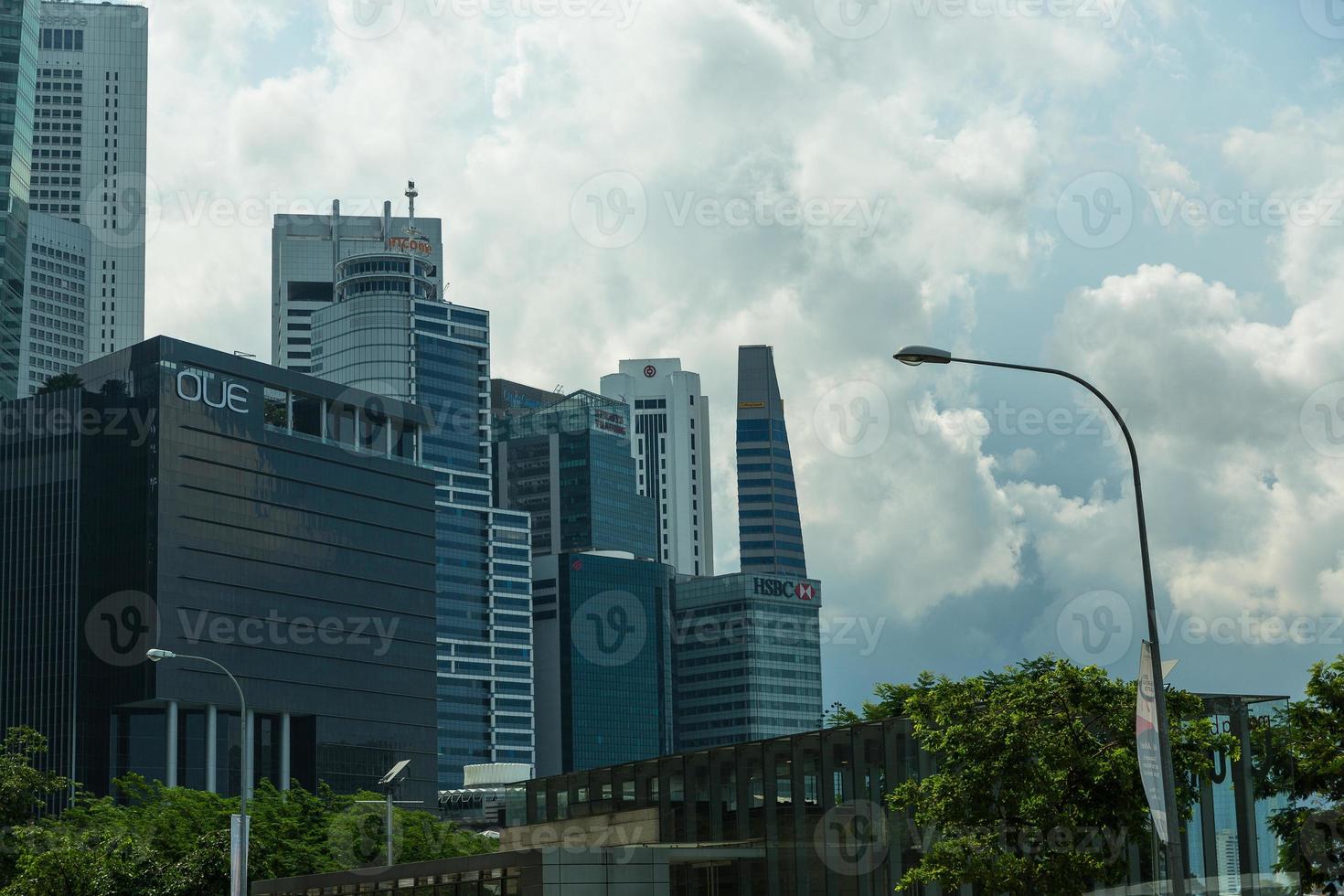 edifícios no horizonte de singapura foto