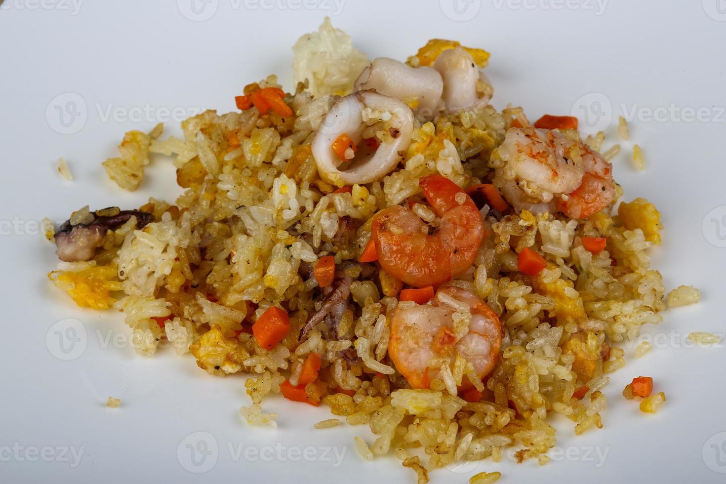 arroz frito com frutos do mar foto