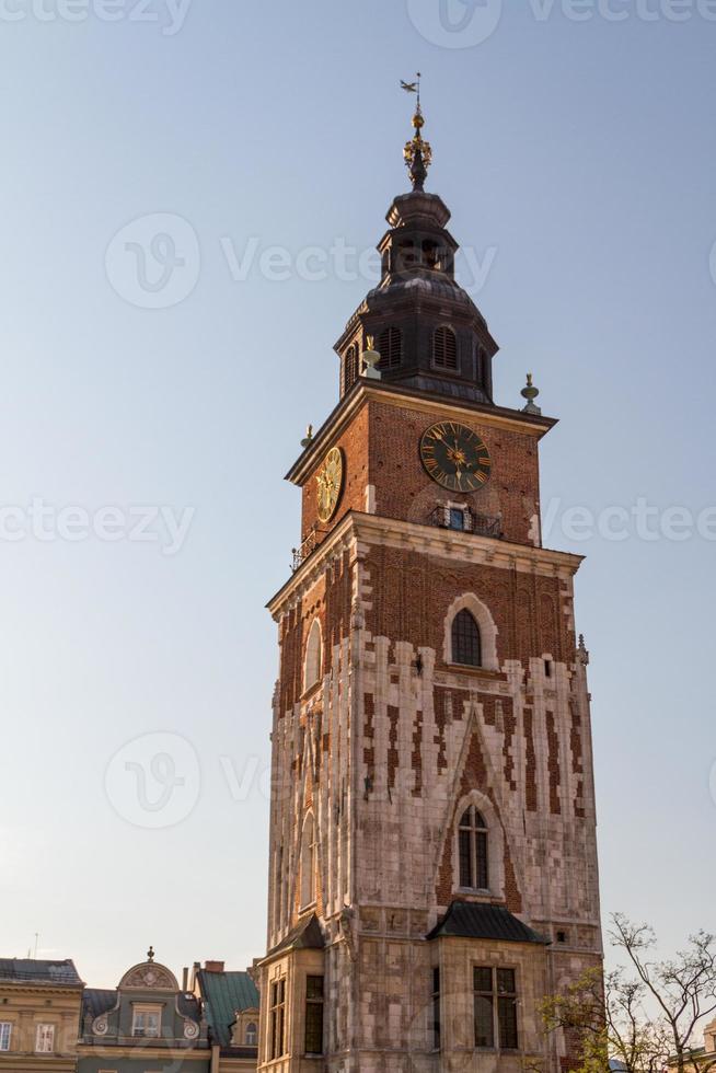 torre da prefeitura na praça principal de cracóvia foto