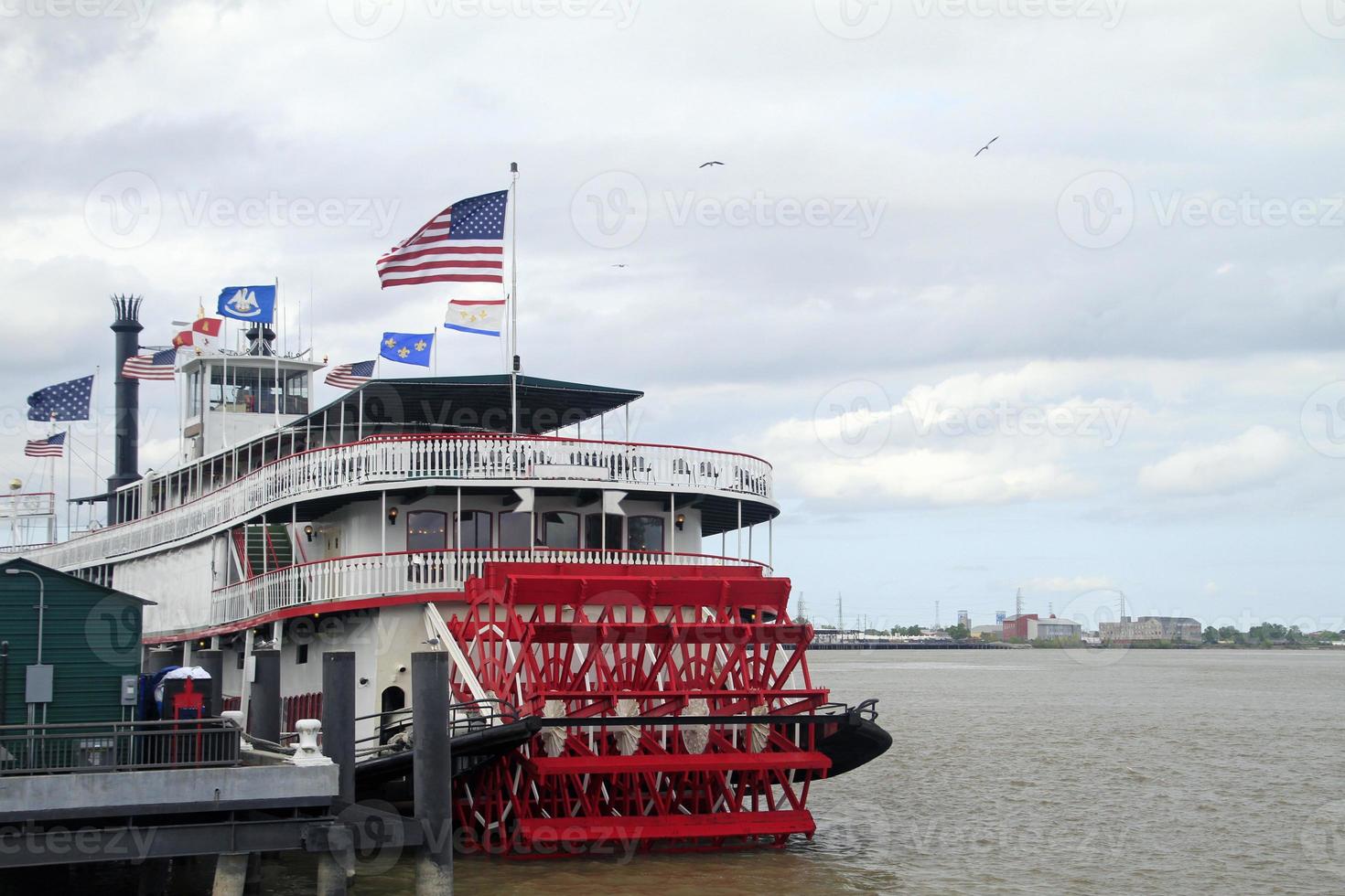 barco a vapor no rio mississippi perto de nova orleães foto