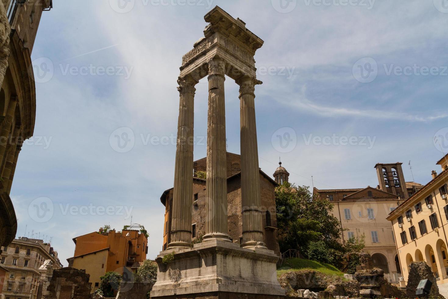 ruínas do teatro di marcello, roma - itália foto