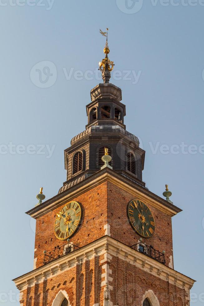 torre da prefeitura na praça principal de cracóvia foto