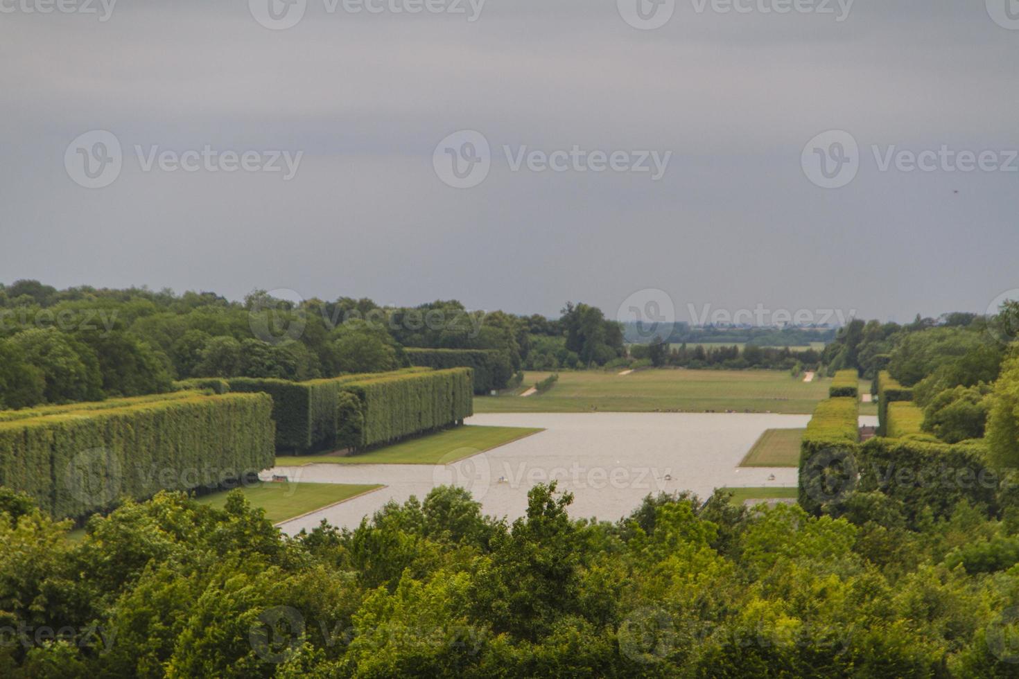 famoso palácio versailles perto de paris, frança com belos jardins foto