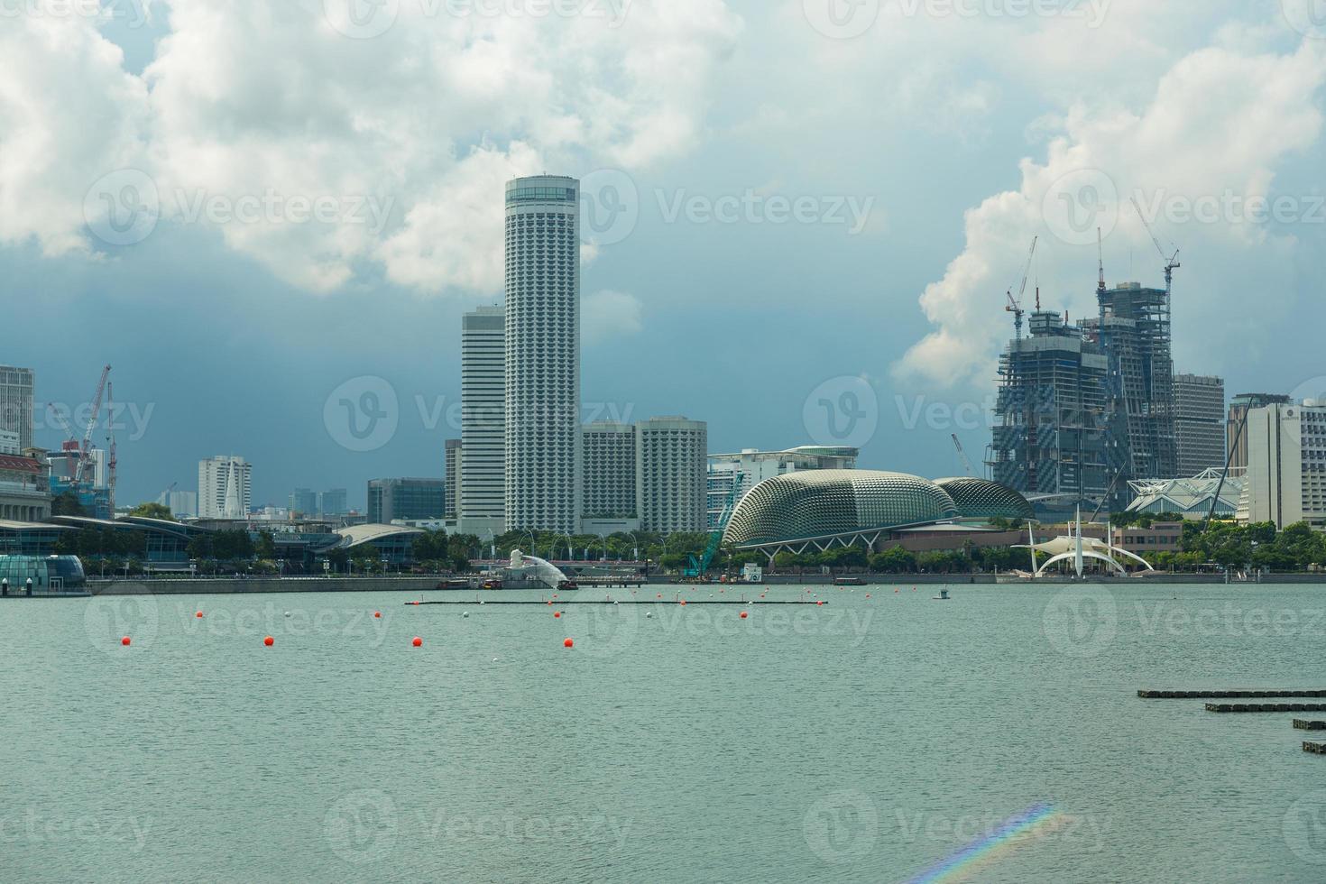 edifícios no horizonte de singapura foto