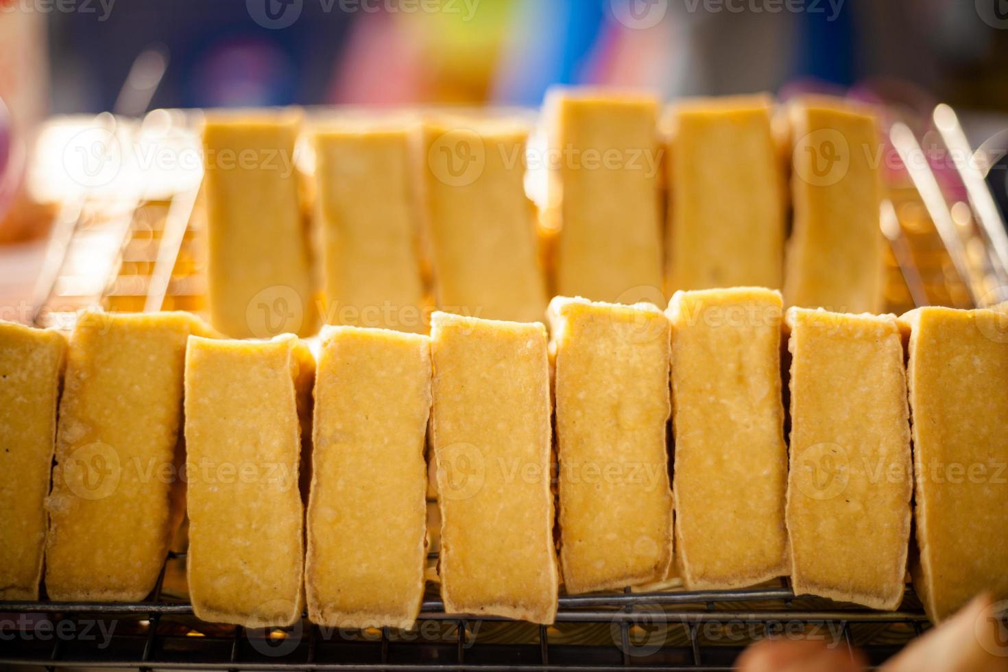 tofu tailandês morde no mercado foto