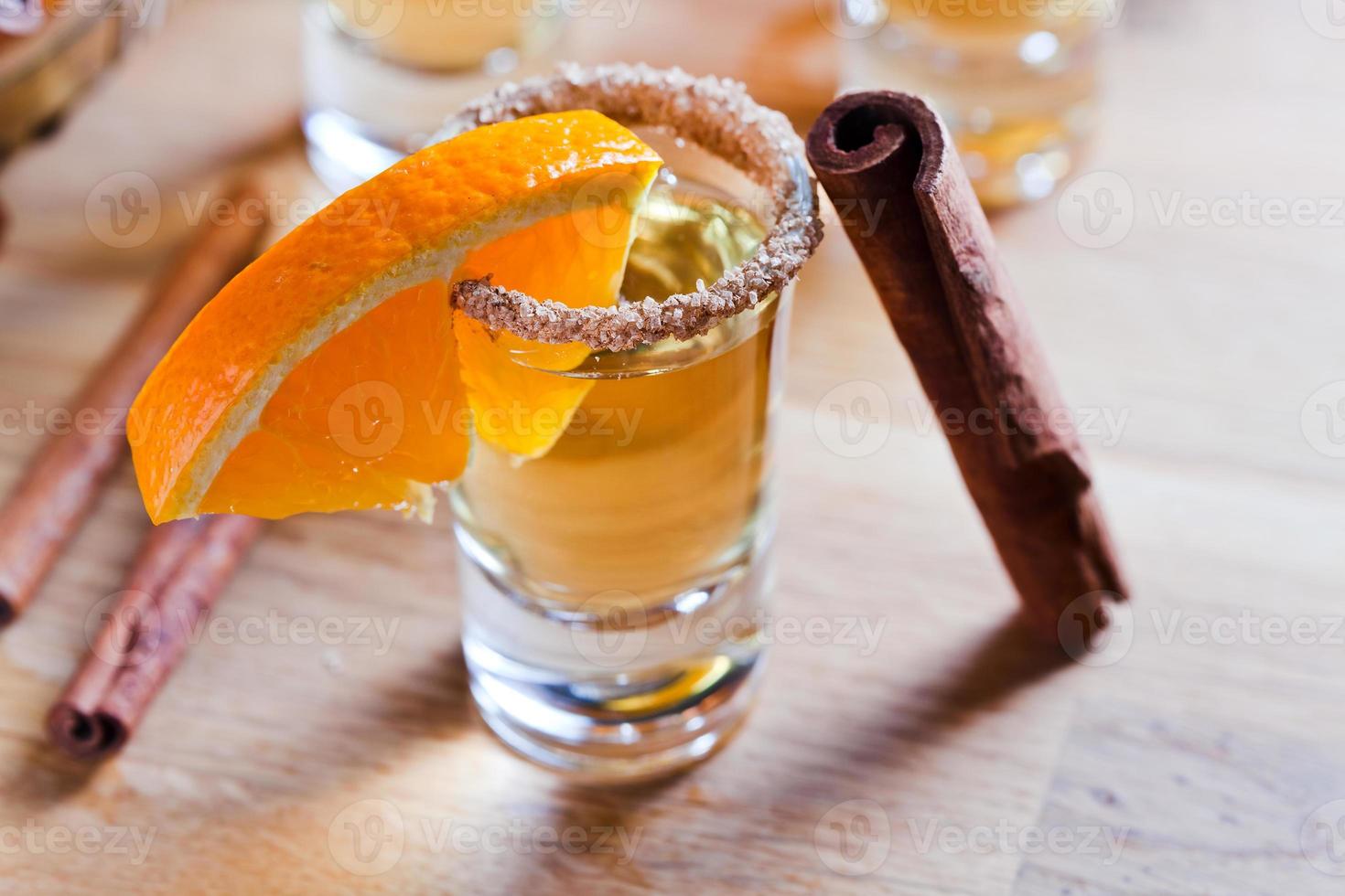 tequila com laranja e canela foto