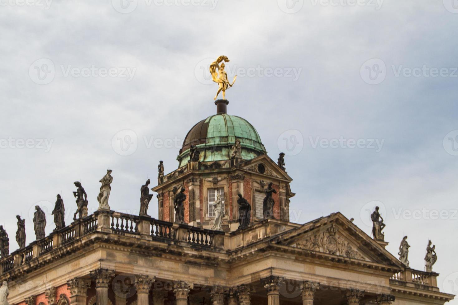 um dos edifícios universitários de potsdam foto