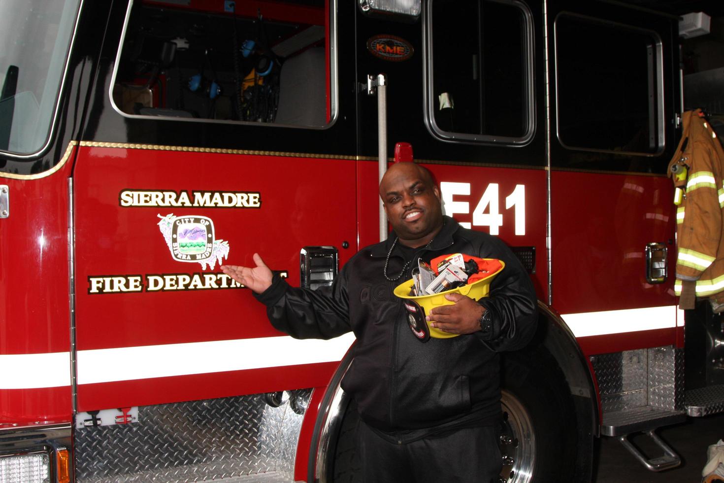 los angeles, 8 de junho - cee lo green no duracell, power aqueles que nos protegem evento no corpo de bombeiros de sierra madre em 8 de junho de 2011 em sierra madre, ca foto