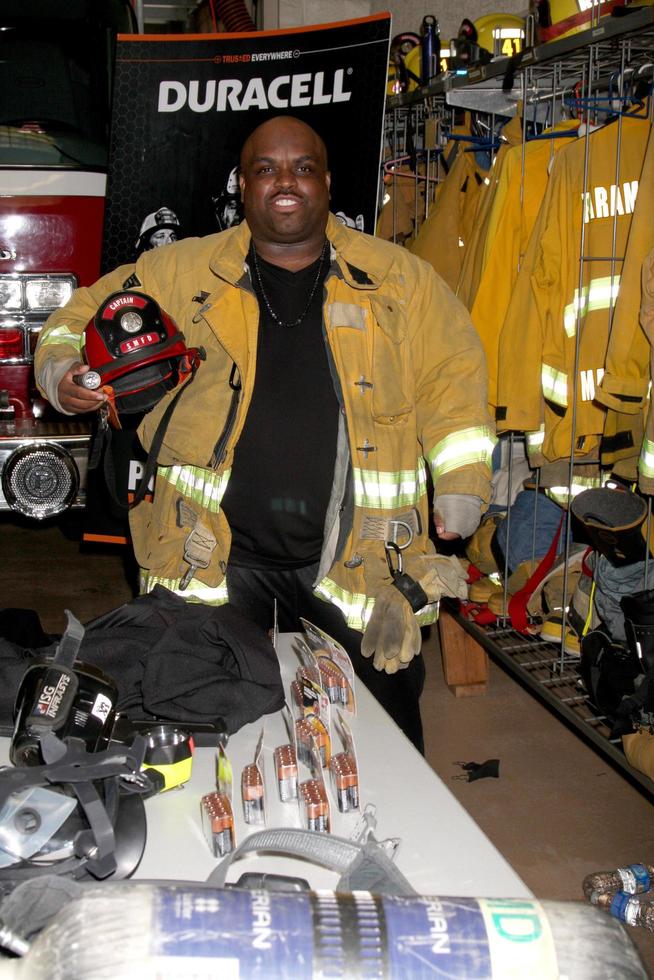 los angeles, 8 de junho - cee lo green no duracell, power aqueles que nos protegem evento no corpo de bombeiros de sierra madre em 8 de junho de 2011 em sierra madre, ca foto