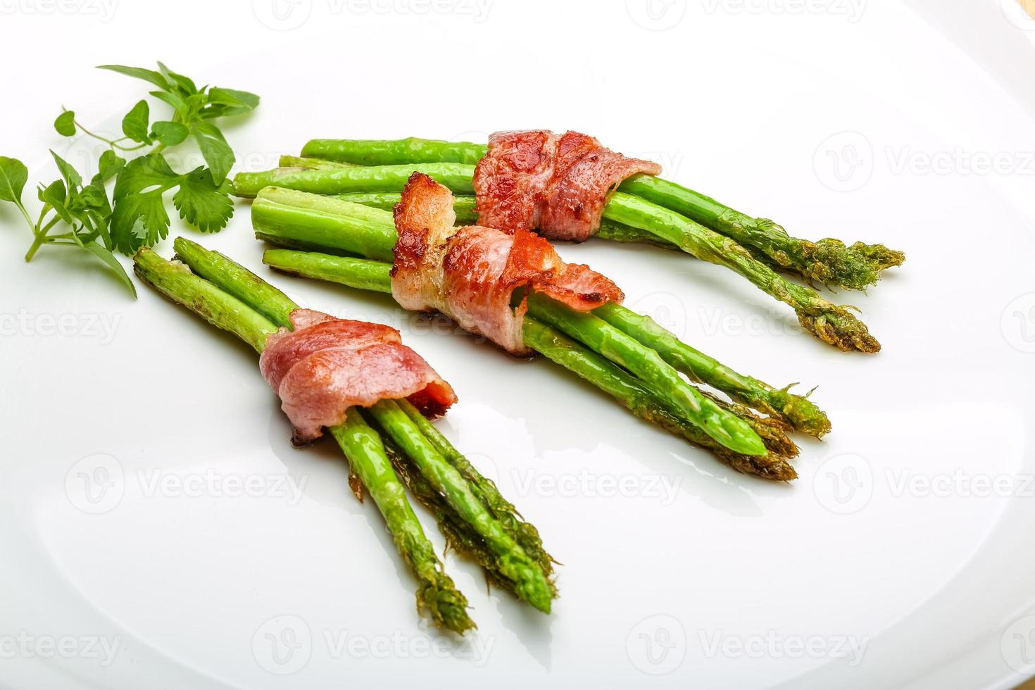 aspargos grelhados com bacon foto