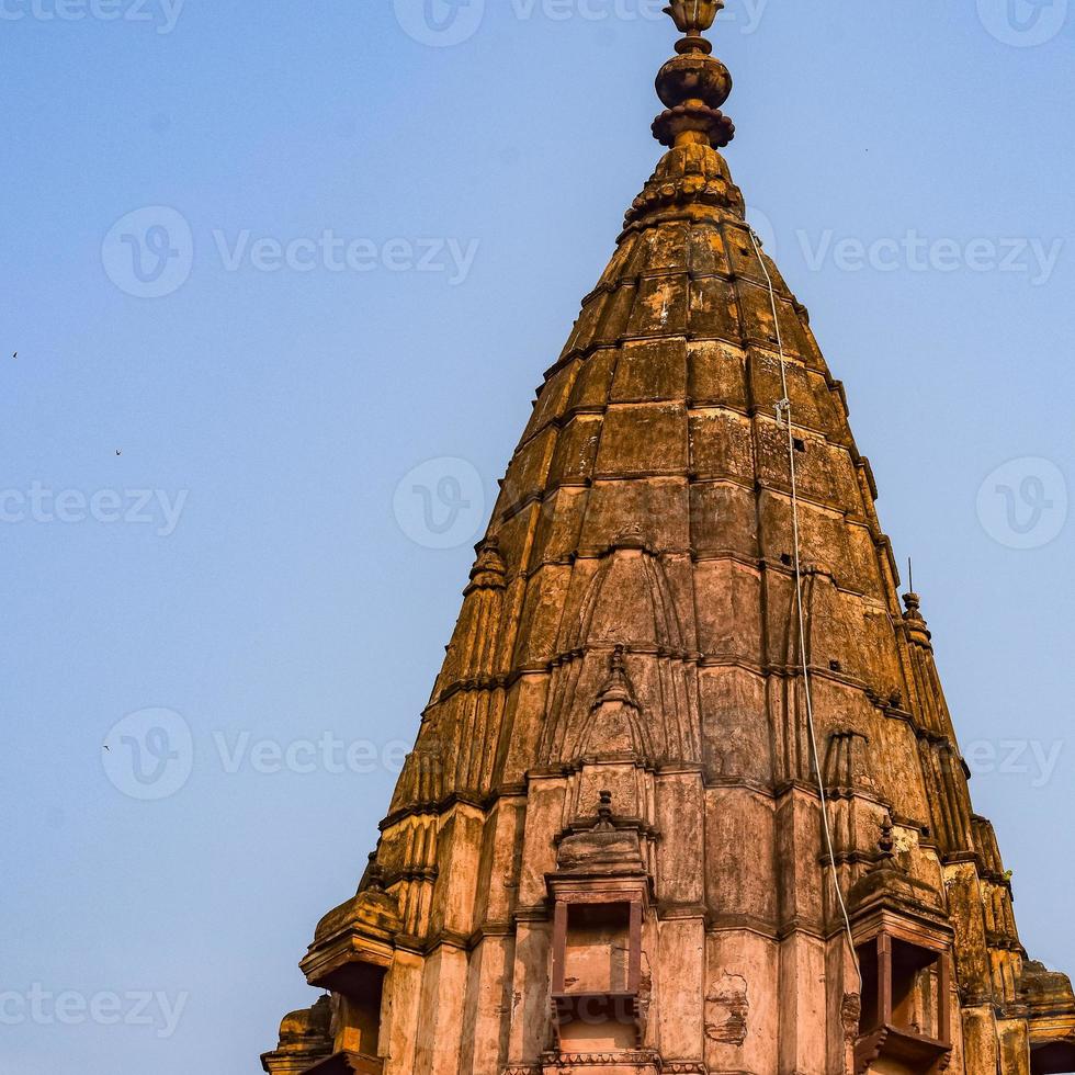 vista matinal de cenotáfios reais chhatris de orchha, madhya pradesh, índia, orchha a cidade perdida da índia, sítios arqueológicos indianos foto