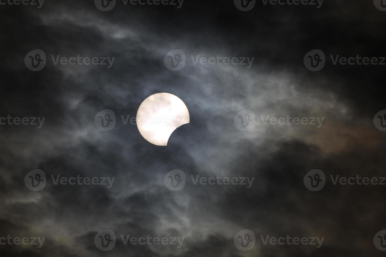 eclipse solar parcial em Istambul, Turquia foto