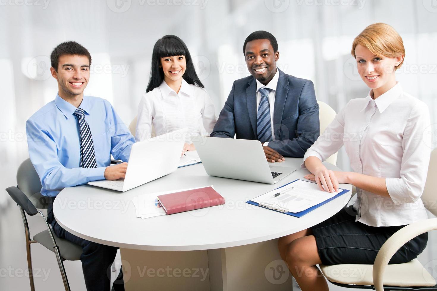 grupo de pessoas de negócios feliz foto