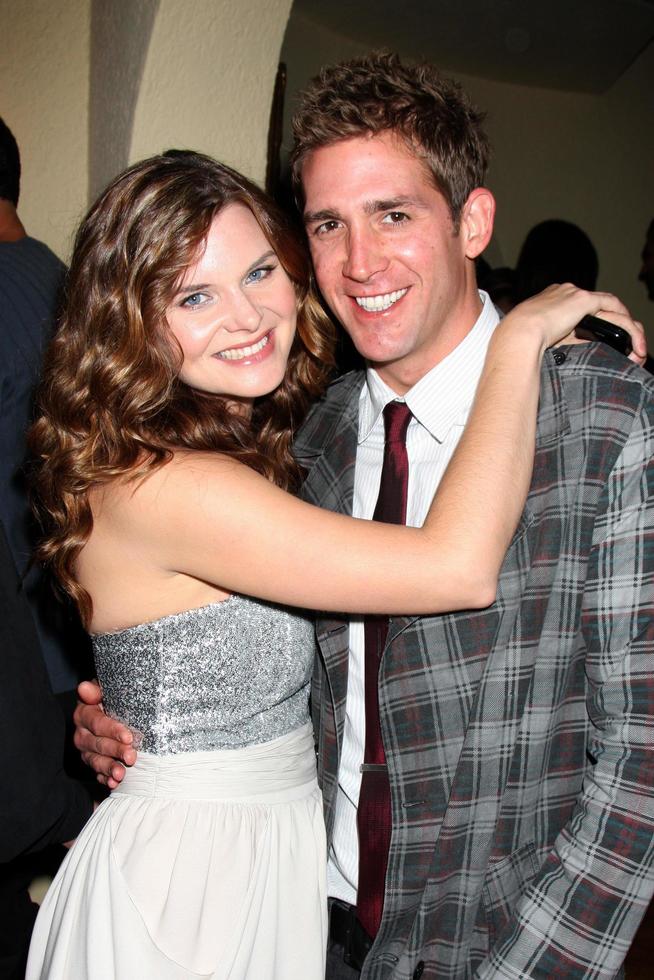 los angeles, 11 de dezembro - heather tom, eric szmanda csi na festa de natal anual de heather tom 2010 em casa particular em 11 de dezembro de 2010 em glendale, ca foto