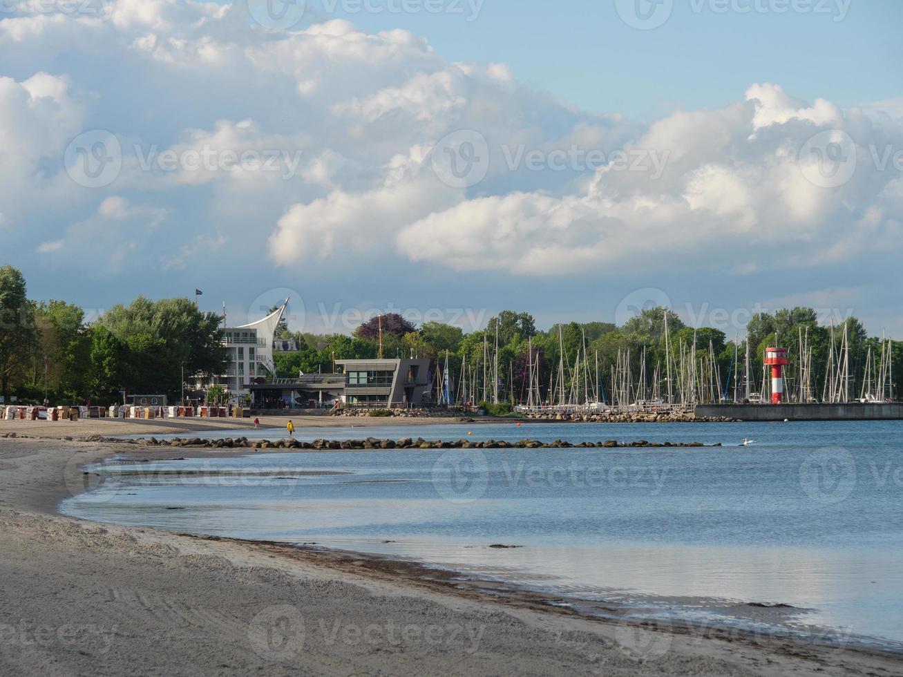 a cidade de eckernfoerde no mar báltico foto