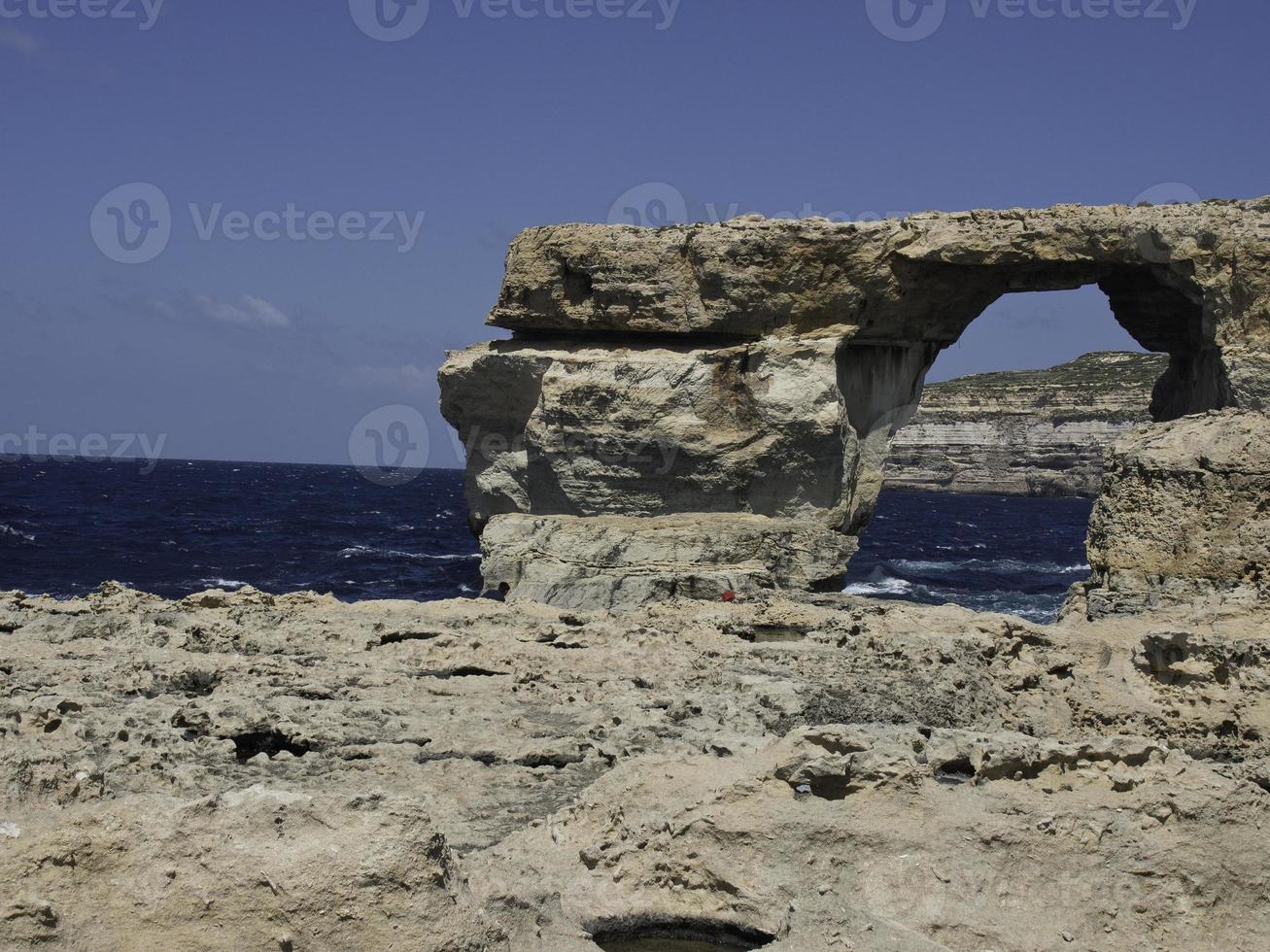 a ilha de gozo no mar mediterrâneo foto