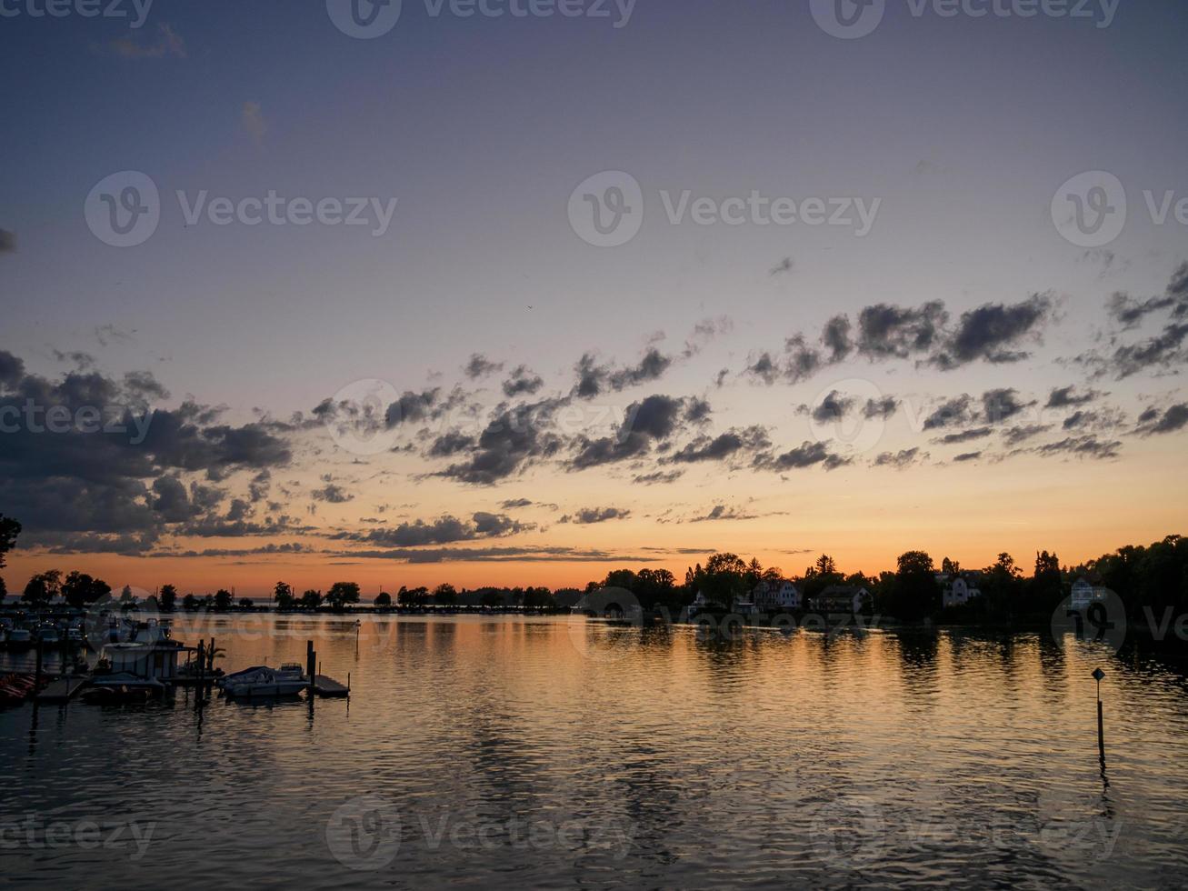 a cidade de lindau no lago de constância foto