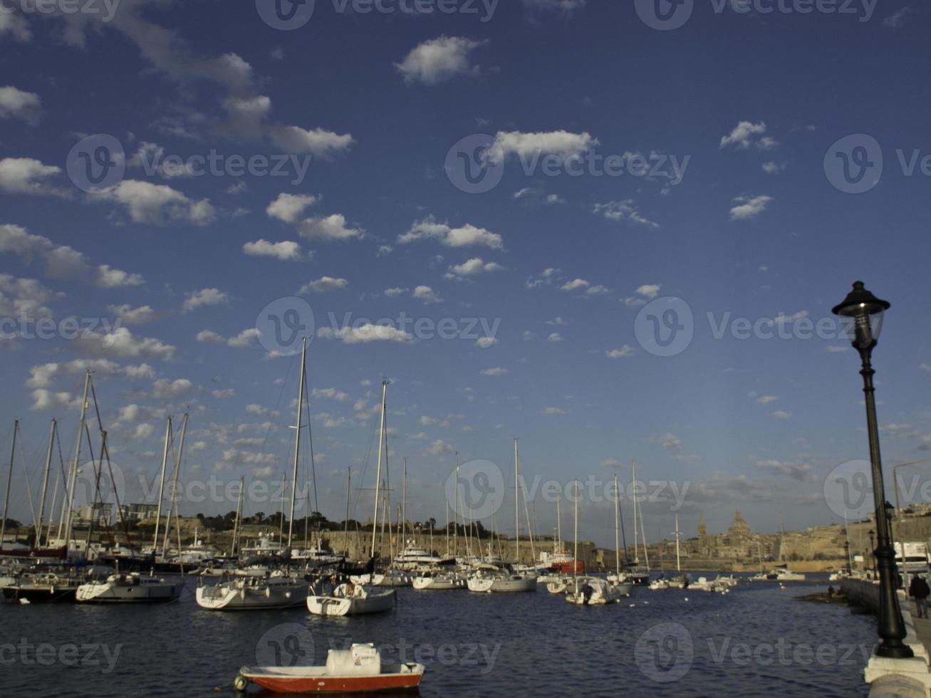 a cidade de valetta na ilha de malta foto