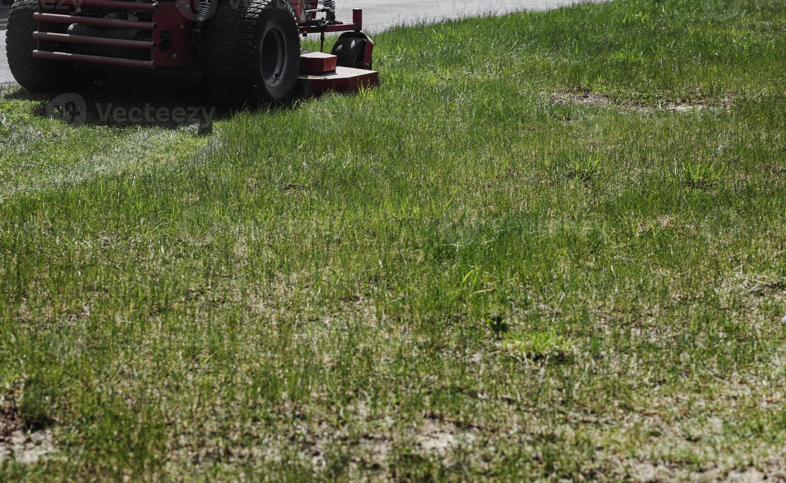 cortador de grama ao ar livre foto