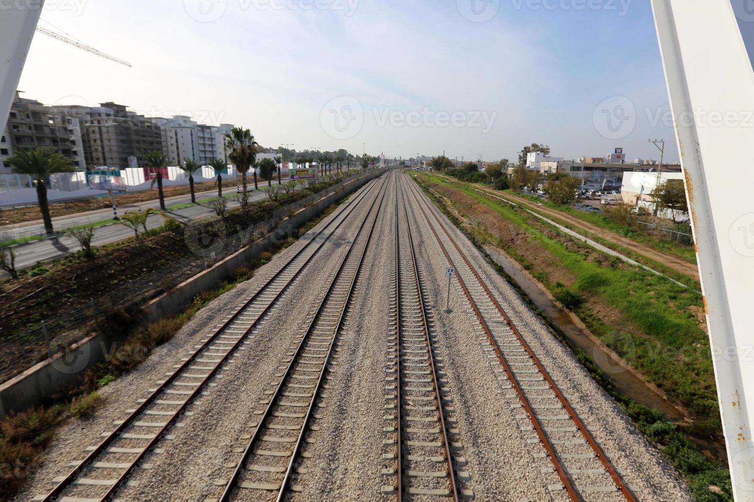modernas estações ferroviárias e ferroviárias em israel foto