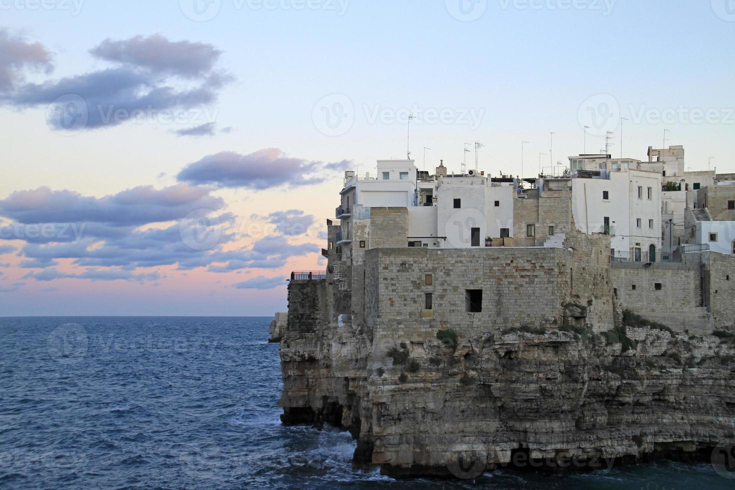 bela vista costeira em monopoli, itay foto