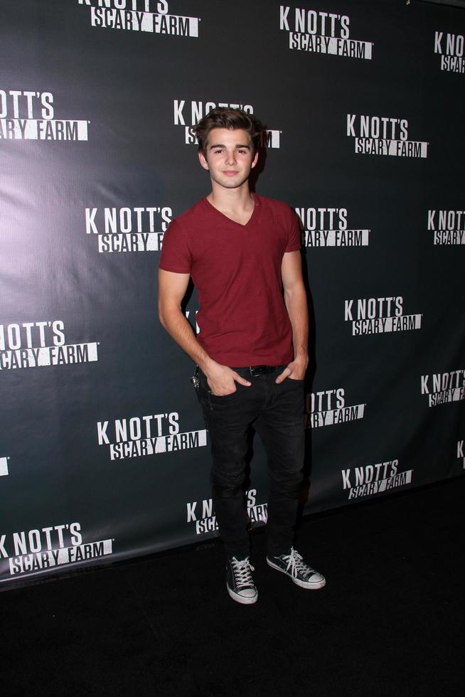 los angeles, 3 de outubro - jack griffo no knott s assustador fazenda celebridade vip abrindo na knott s berry farm em 3 de outubro de 2014 em buena park, ca foto