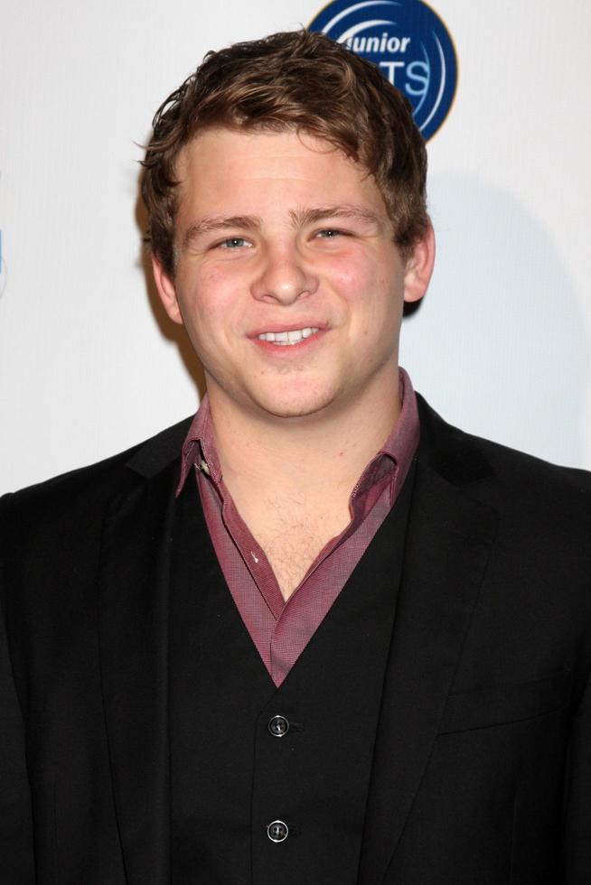 los angeles, 4 de dezembro - jonathan lipnicki na festa de feriado da sociedade júnior de rádio e televisão de hollywood 2013 na boate lure em 4 de dezembro de 2013 em los angeles, ca foto