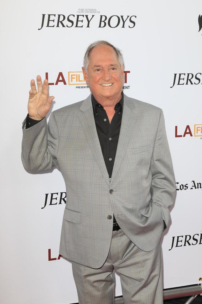 los angeles, 19 de junho - neil sedaka no jersey boys la premiere no regal 14 theaters em 19 de junho de 2014 em los angeles, ca foto