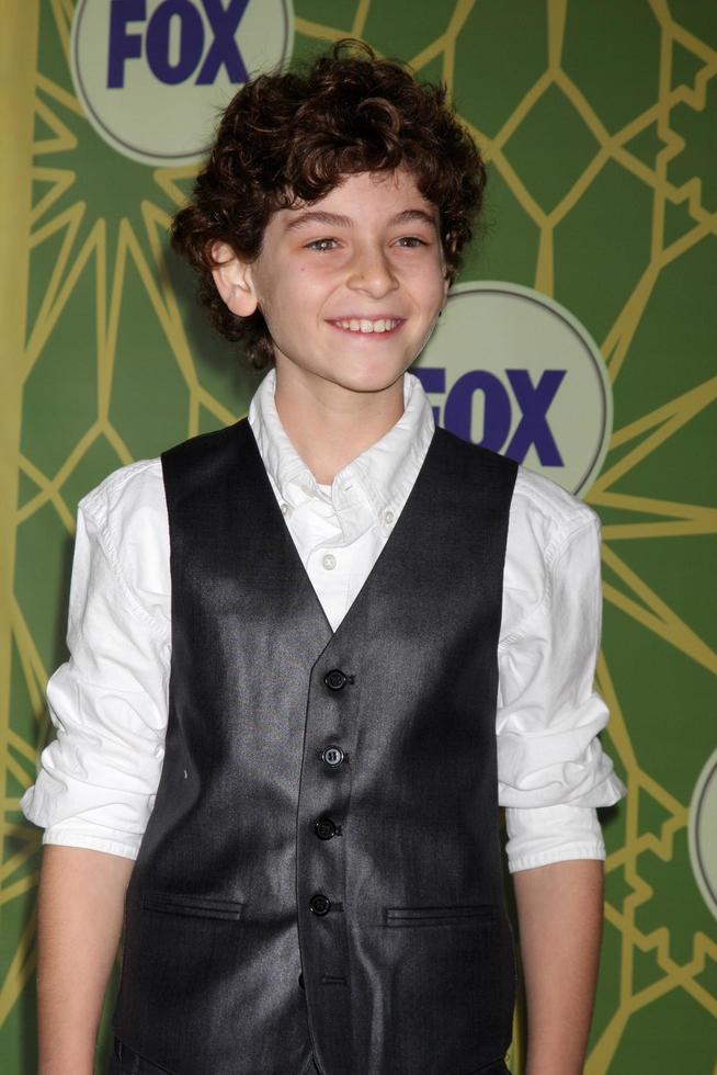 los angeles, 8 de janeiro - david mazouz chega na festa fox tca, inverno 2012 no castelo verde em 8 de janeiro de 2012 em pasadena, ca foto