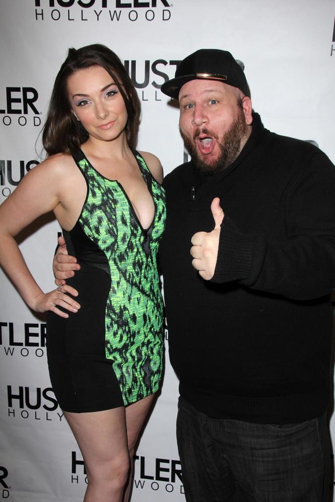 los angeles, 9 de abril - rachel mulins, stephen kramer glickman na grande inauguração do hustler hollywood no hustler hollywood em 9 de abril de 2016 em los angeles, ca foto