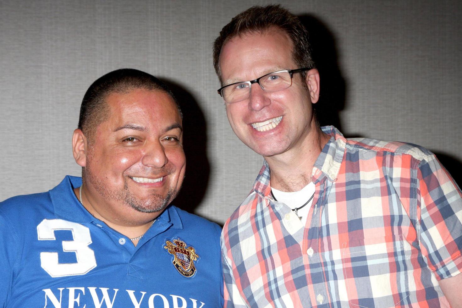 los angeles, 24 de agosto - george guzman, craig astrachan no jantar do fã clube jovem e inquieto no hotel universal sheraton em 24 de agosto de 2013 em los angeles, ca foto