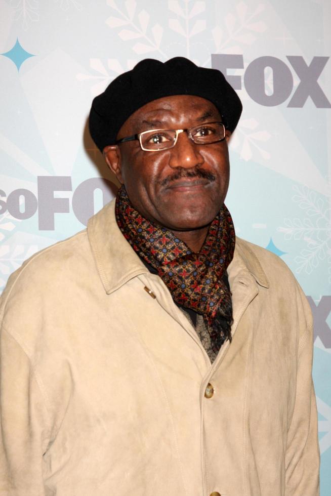 los angeles, 11 de janeiro - delroy lindo chega à festa fox tca inverno 2011 na villa sorriso em 11 de janeiro de 2011 em pasadena, ca foto