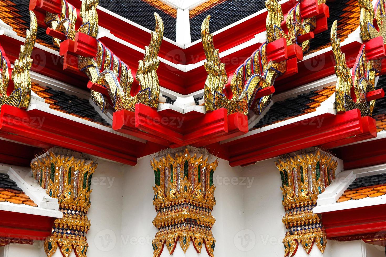 elementos decorativos de um templo budista foto