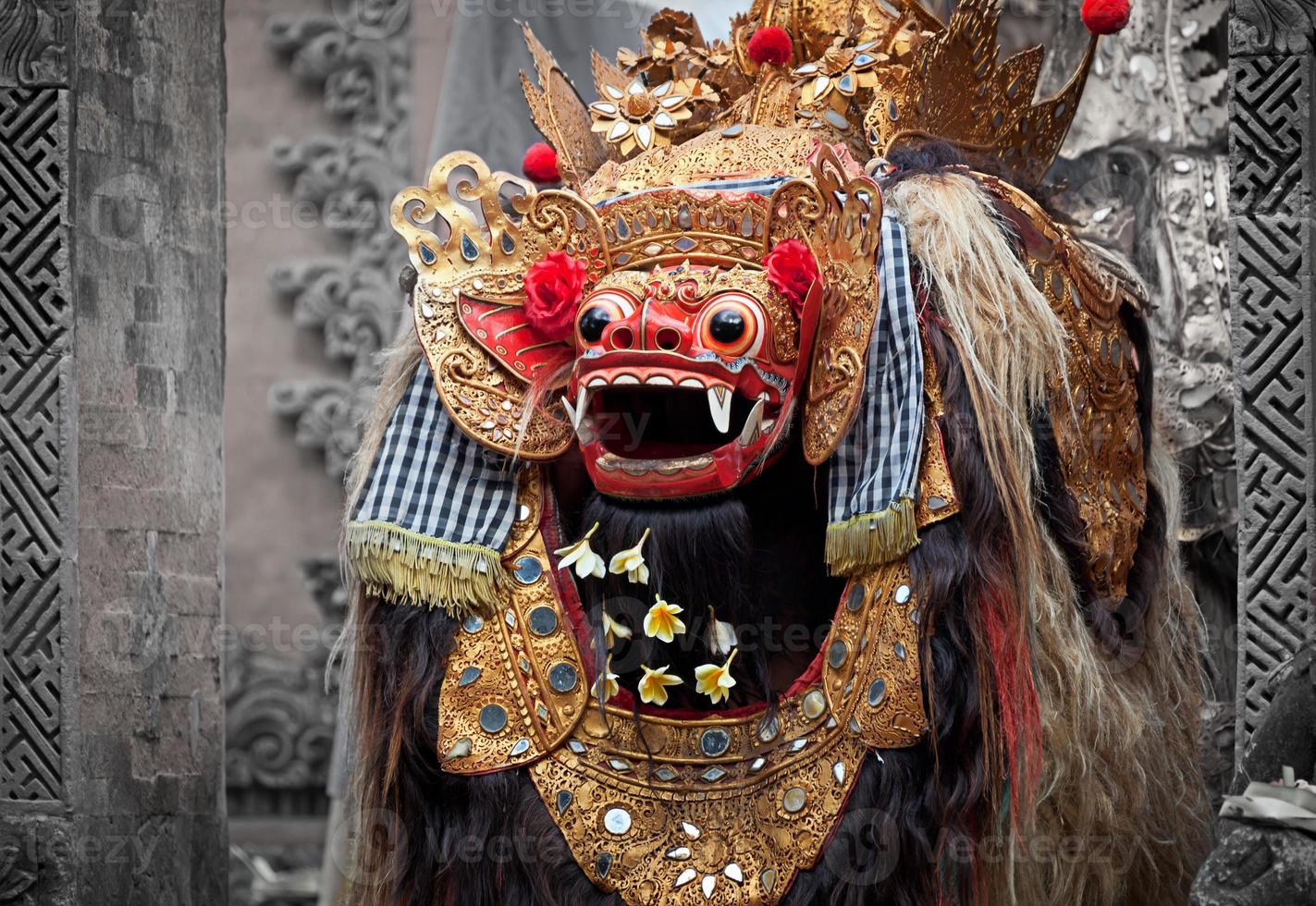 barong - personagem na mitologia de bali, na indonésia. foto