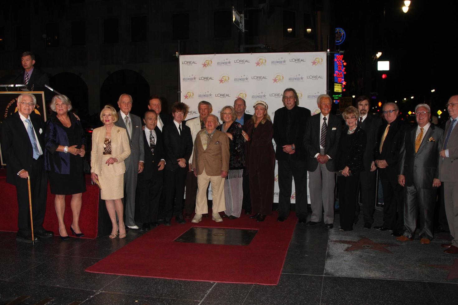 los angeles, 3 de novembro - os destinatários da Calçada da Fama chegam na celebração do 50º aniversário da Calçada da Fama de Hollywood em Hollywood e Highland em 3 de novembro de 2010 em los angeles, ca foto