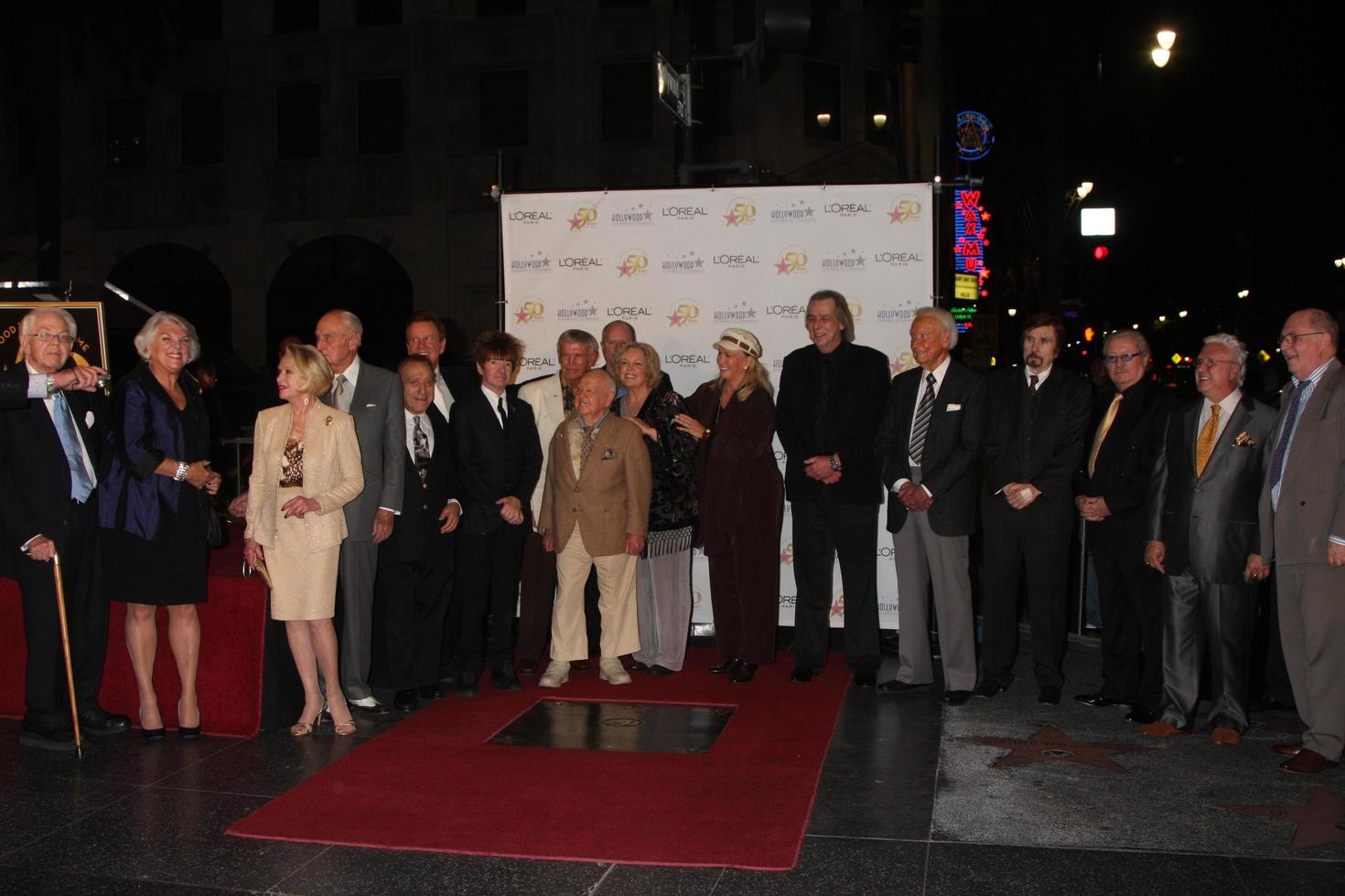 los angeles, 3 de novembro - os destinatários da Calçada da Fama chegam na celebração do 50º aniversário da Calçada da Fama de Hollywood em Hollywood e Highland em 3 de novembro de 2010 em los angeles, ca foto